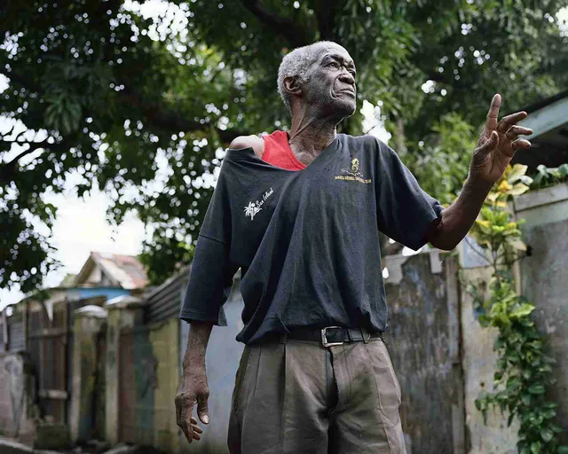 What does a photograph leave out of Jamaica?